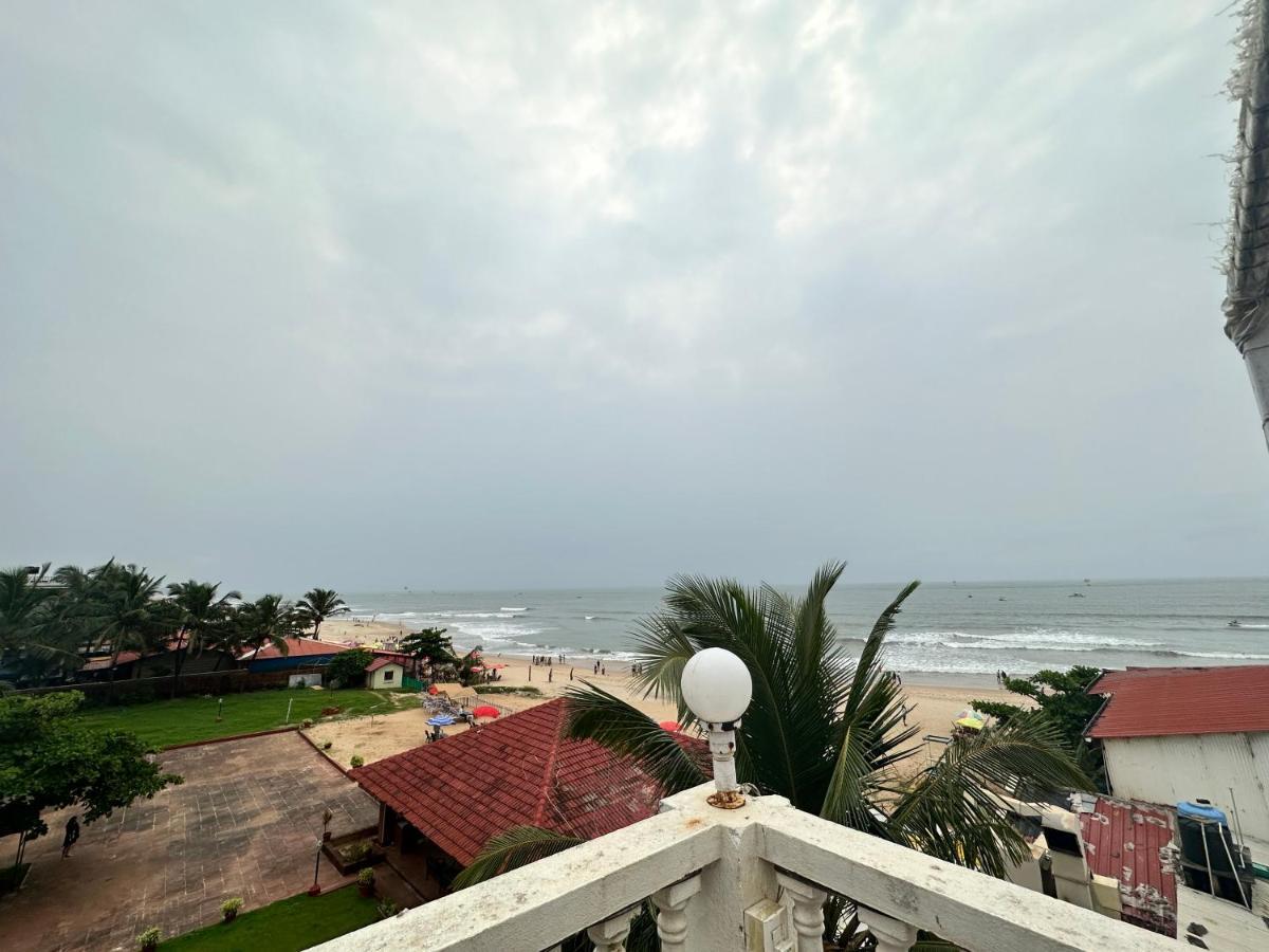 Hotel Salty Waves Baga Esterno foto