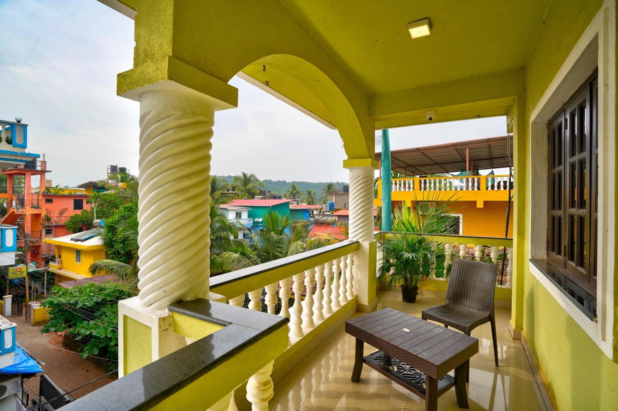 Hotel Salty Waves Baga Esterno foto