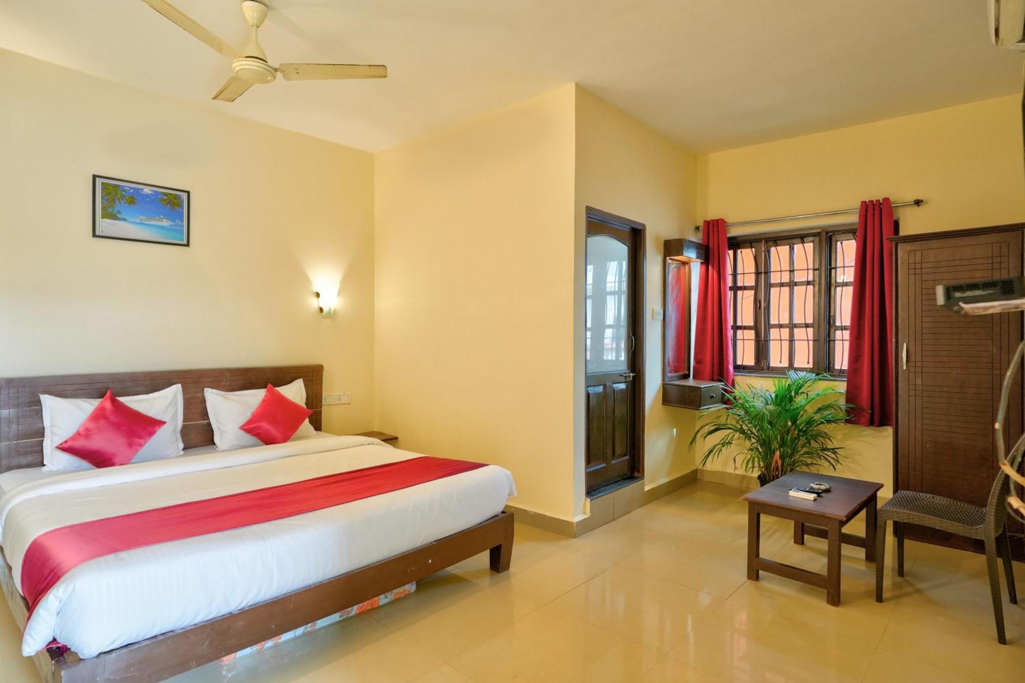 Hotel Salty Waves Baga Esterno foto
