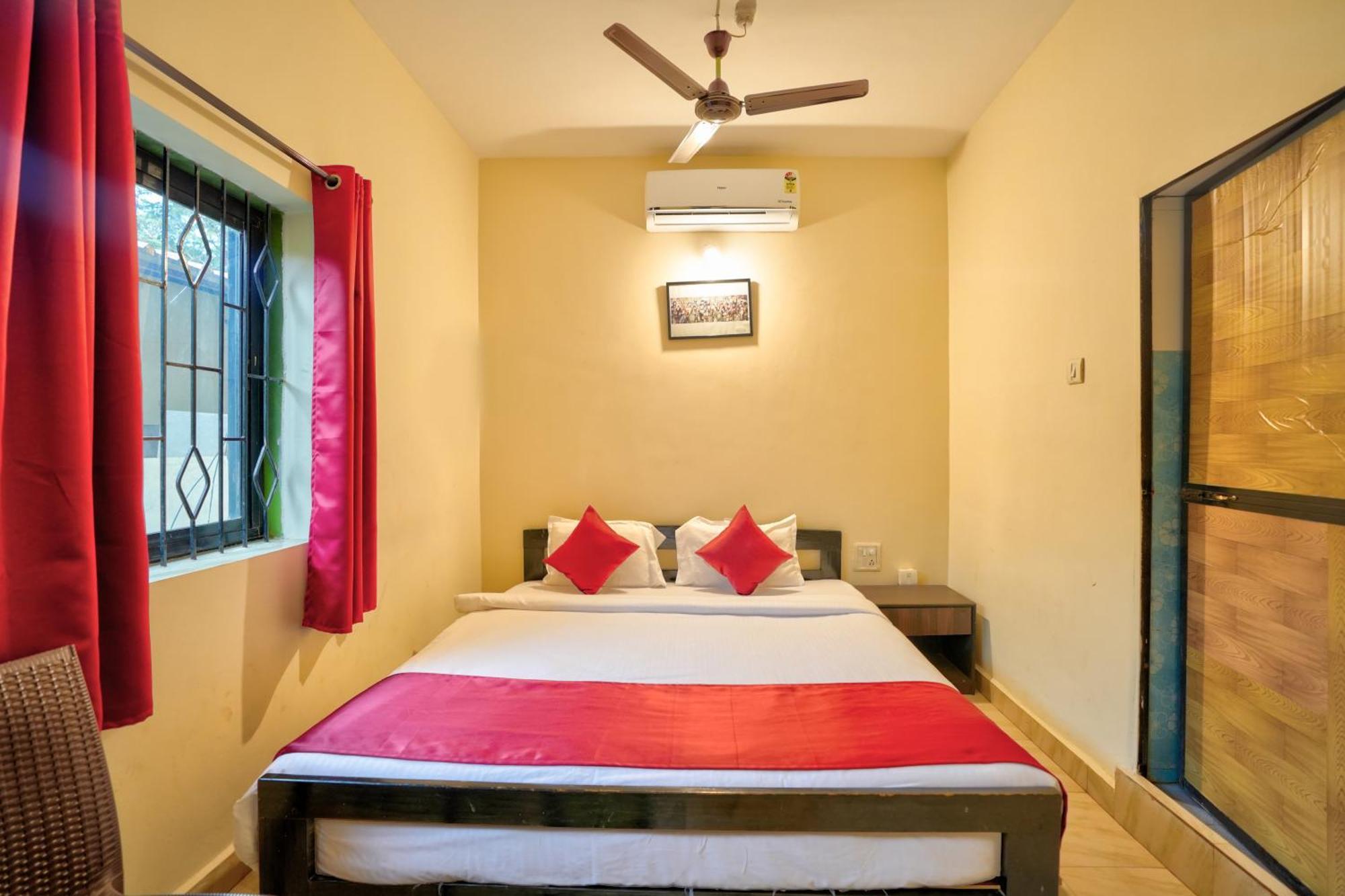 Hotel Salty Waves Baga Esterno foto
