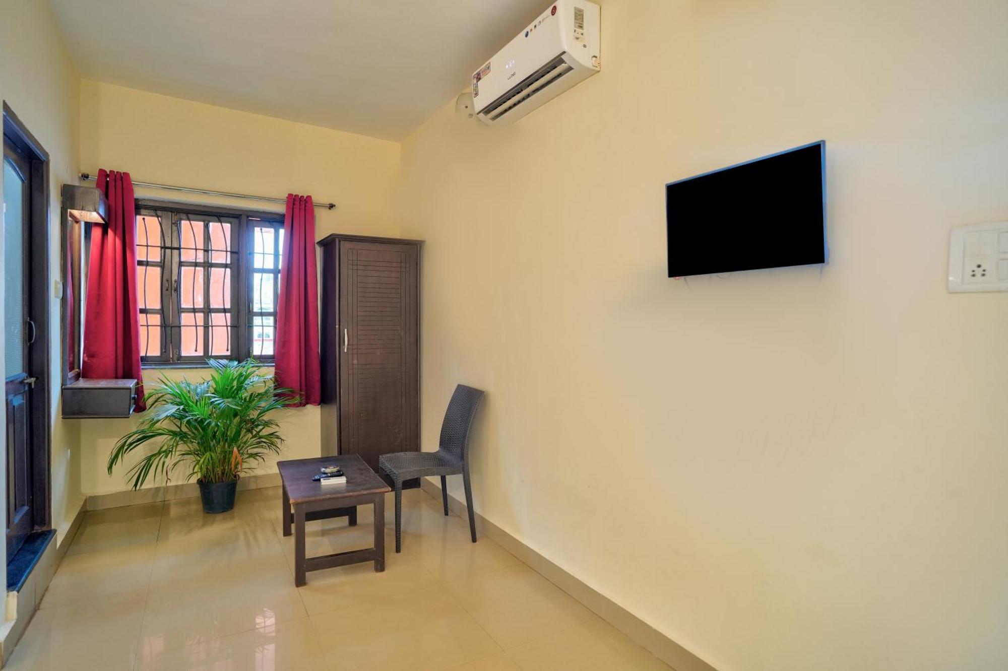 Hotel Salty Waves Baga Esterno foto