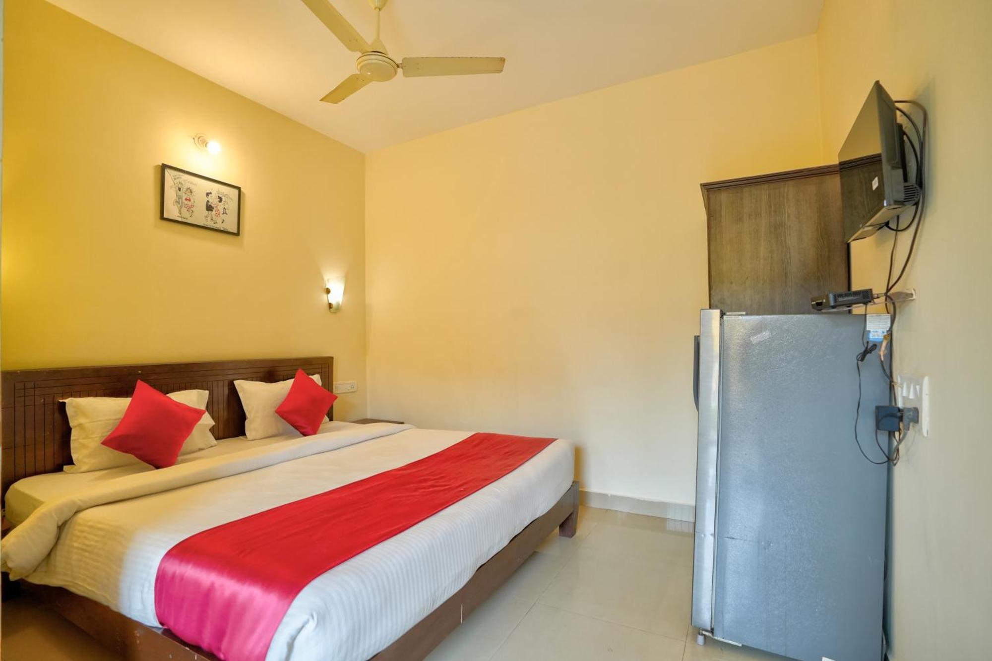 Hotel Salty Waves Baga Esterno foto