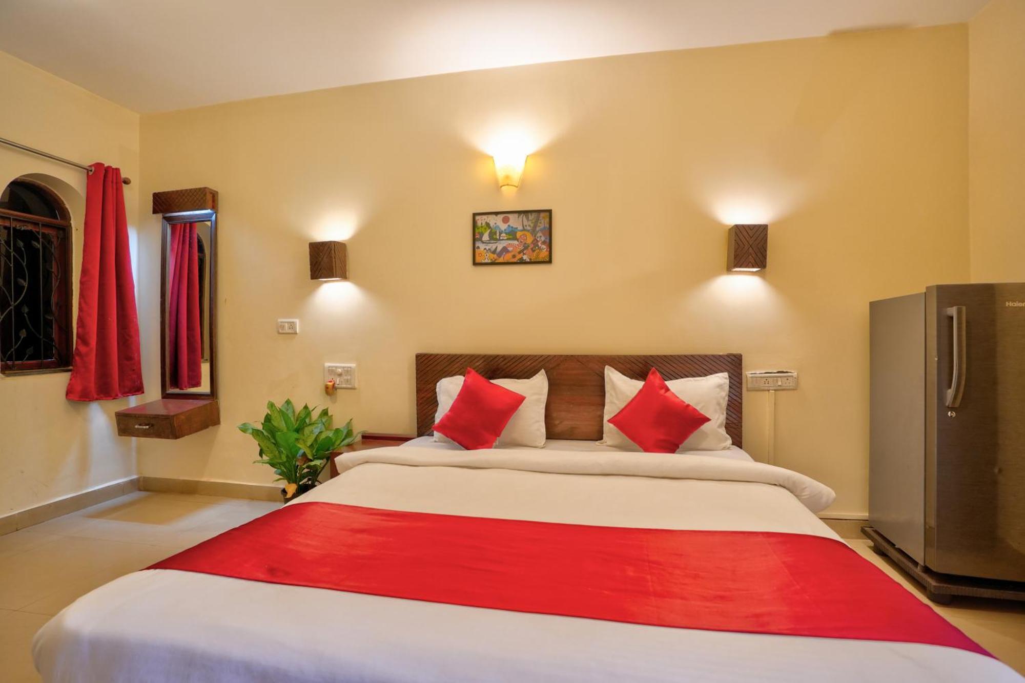 Hotel Salty Waves Baga Esterno foto