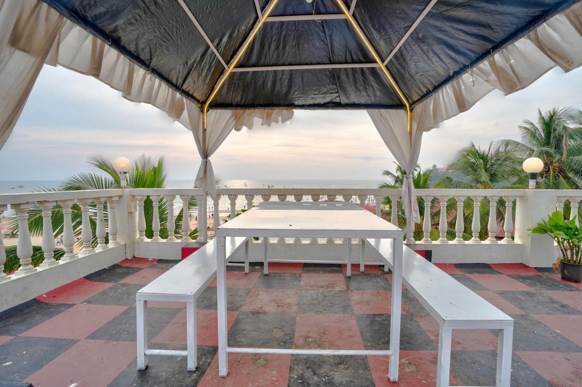 Hotel Salty Waves Baga Esterno foto