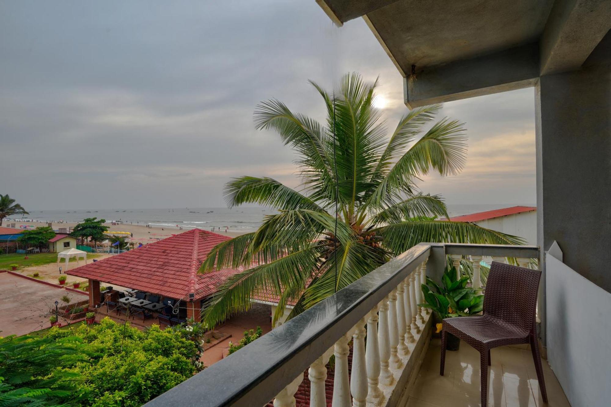 Hotel Salty Waves Baga Esterno foto