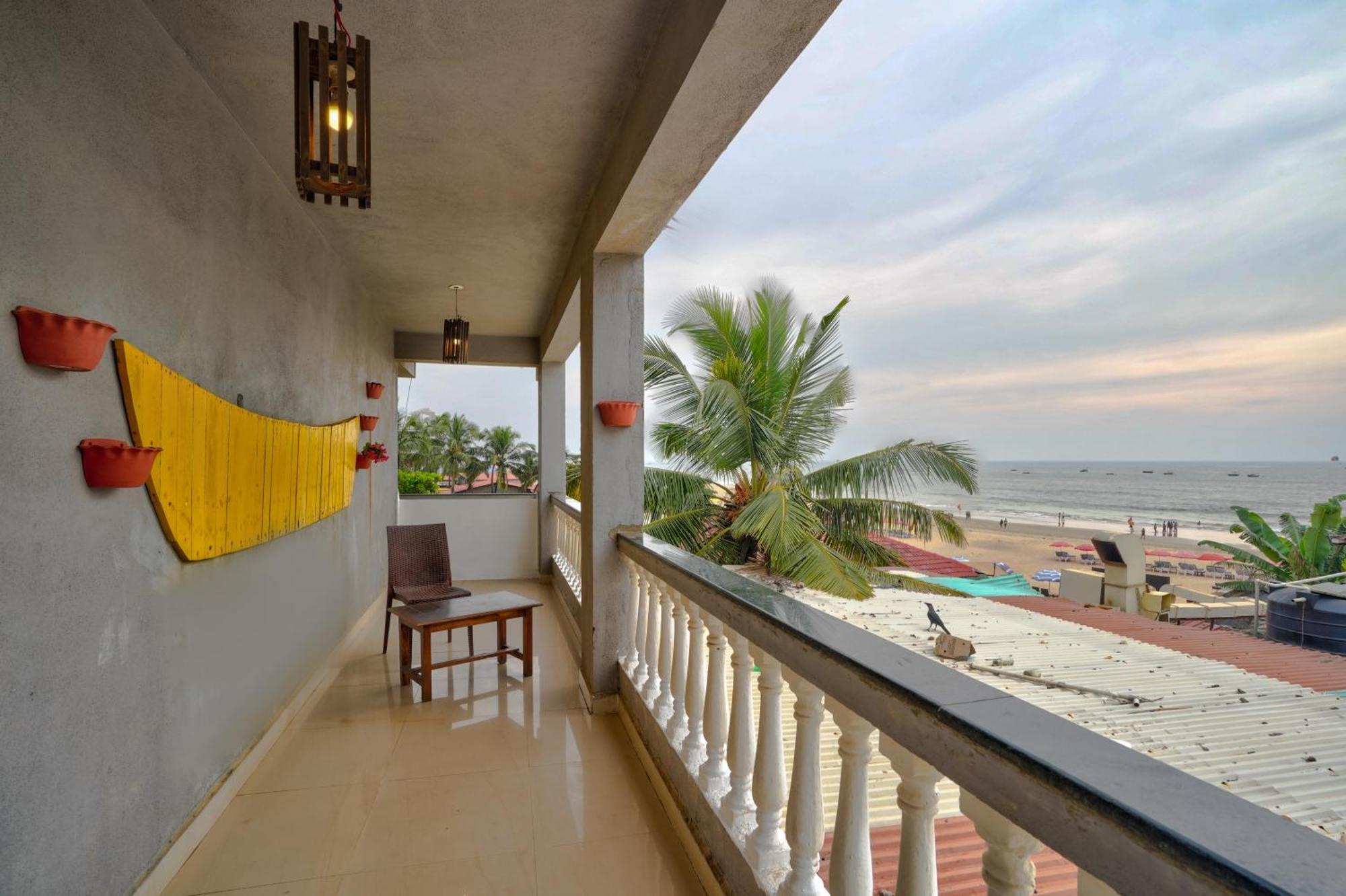 Hotel Salty Waves Baga Esterno foto