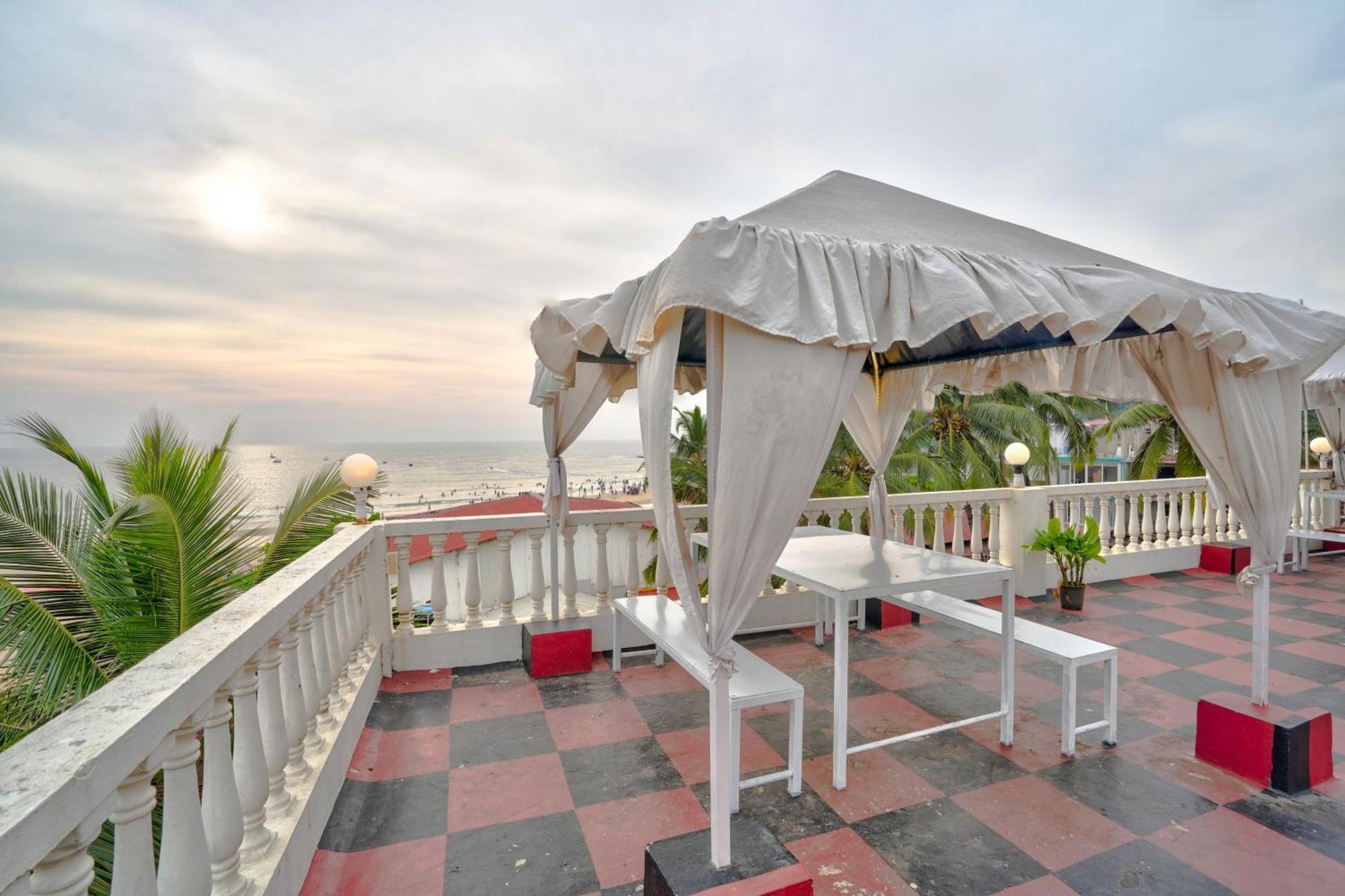 Hotel Salty Waves Baga Esterno foto