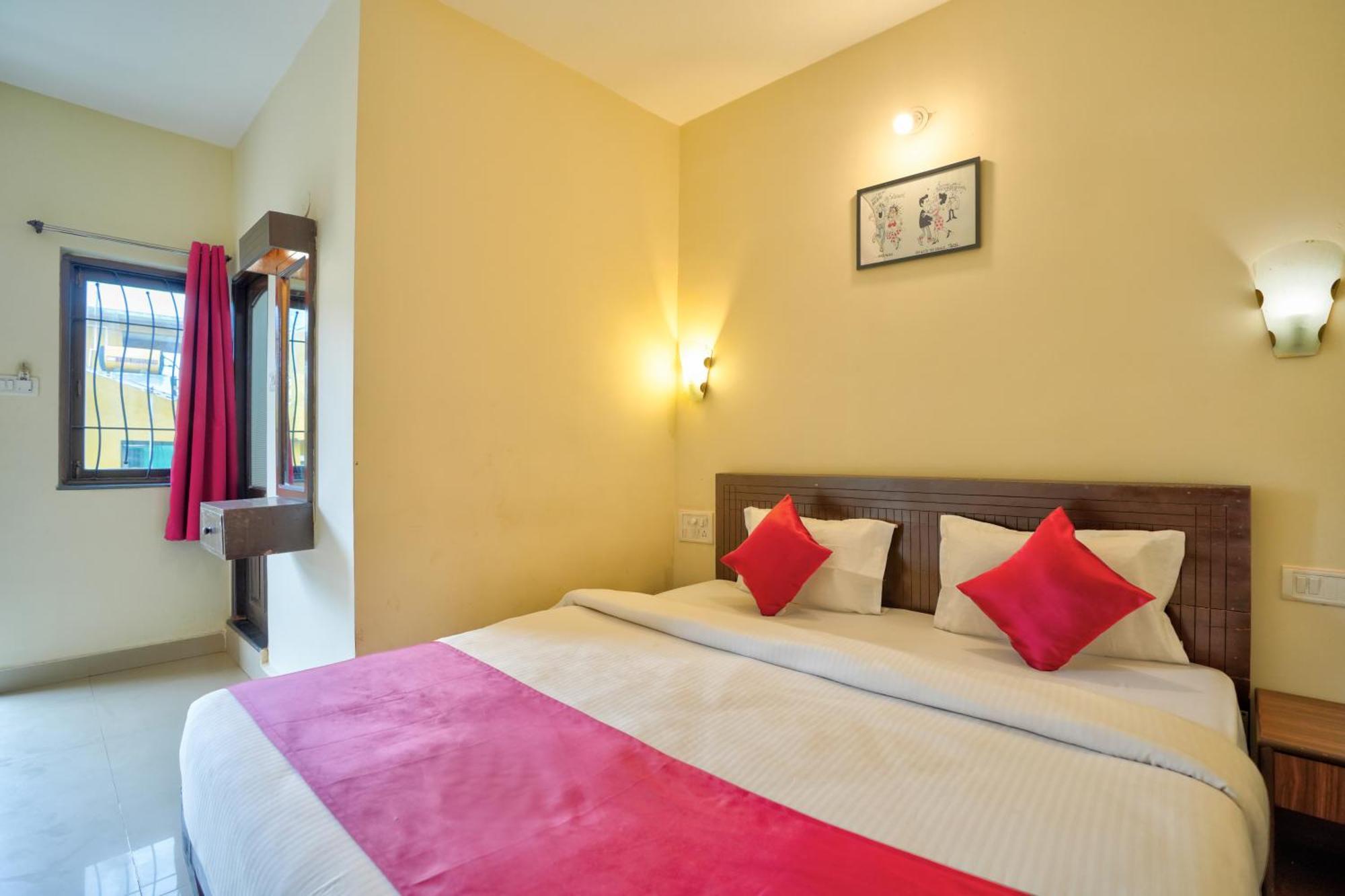 Hotel Salty Waves Baga Esterno foto