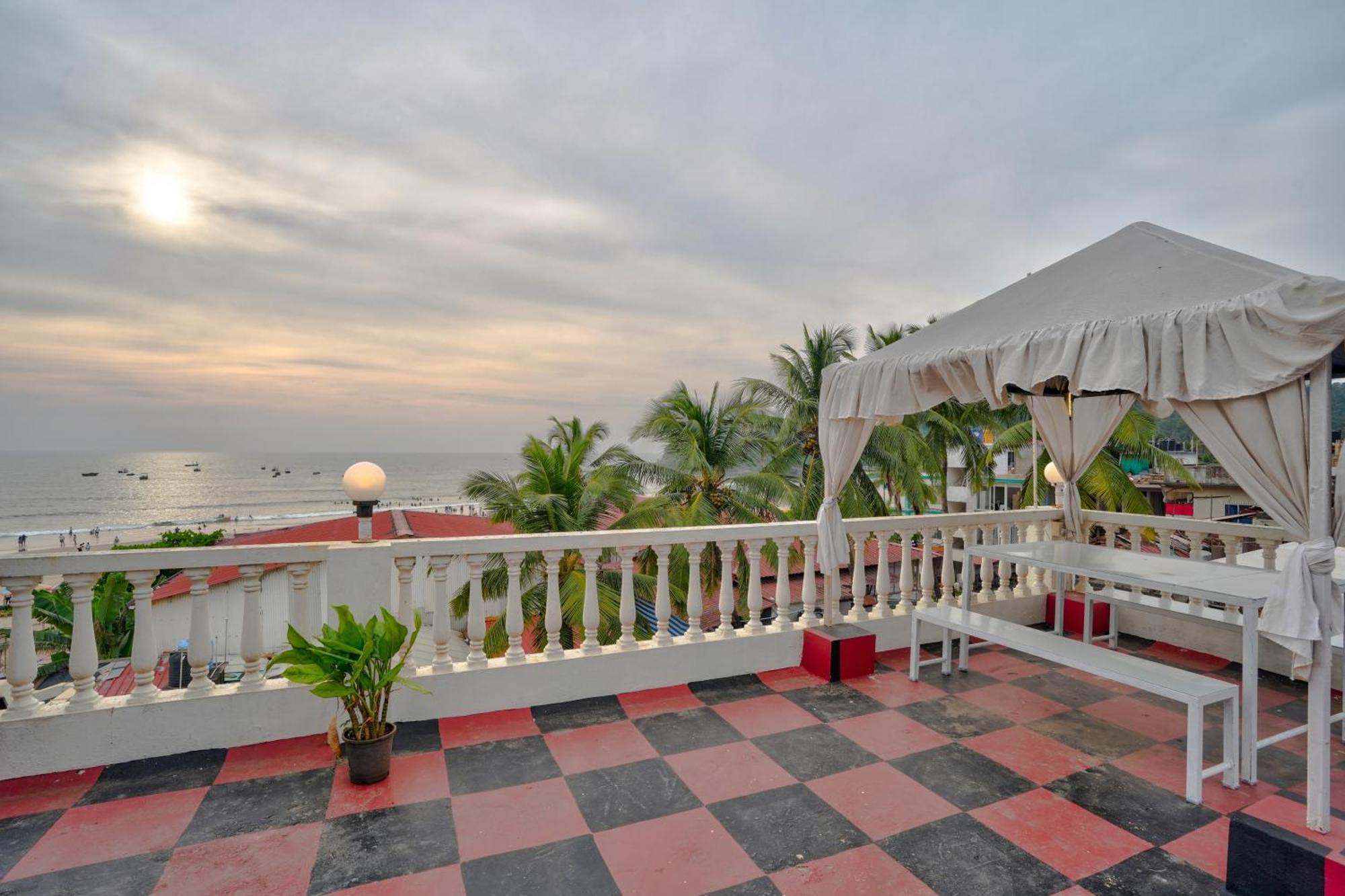 Hotel Salty Waves Baga Esterno foto
