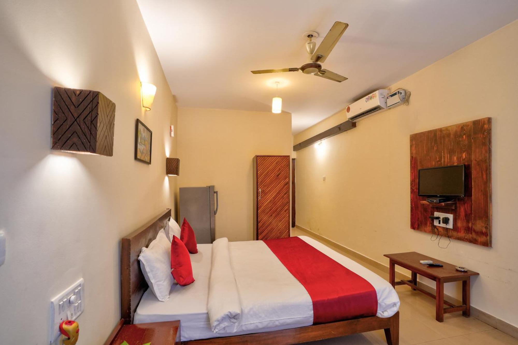 Hotel Salty Waves Baga Esterno foto