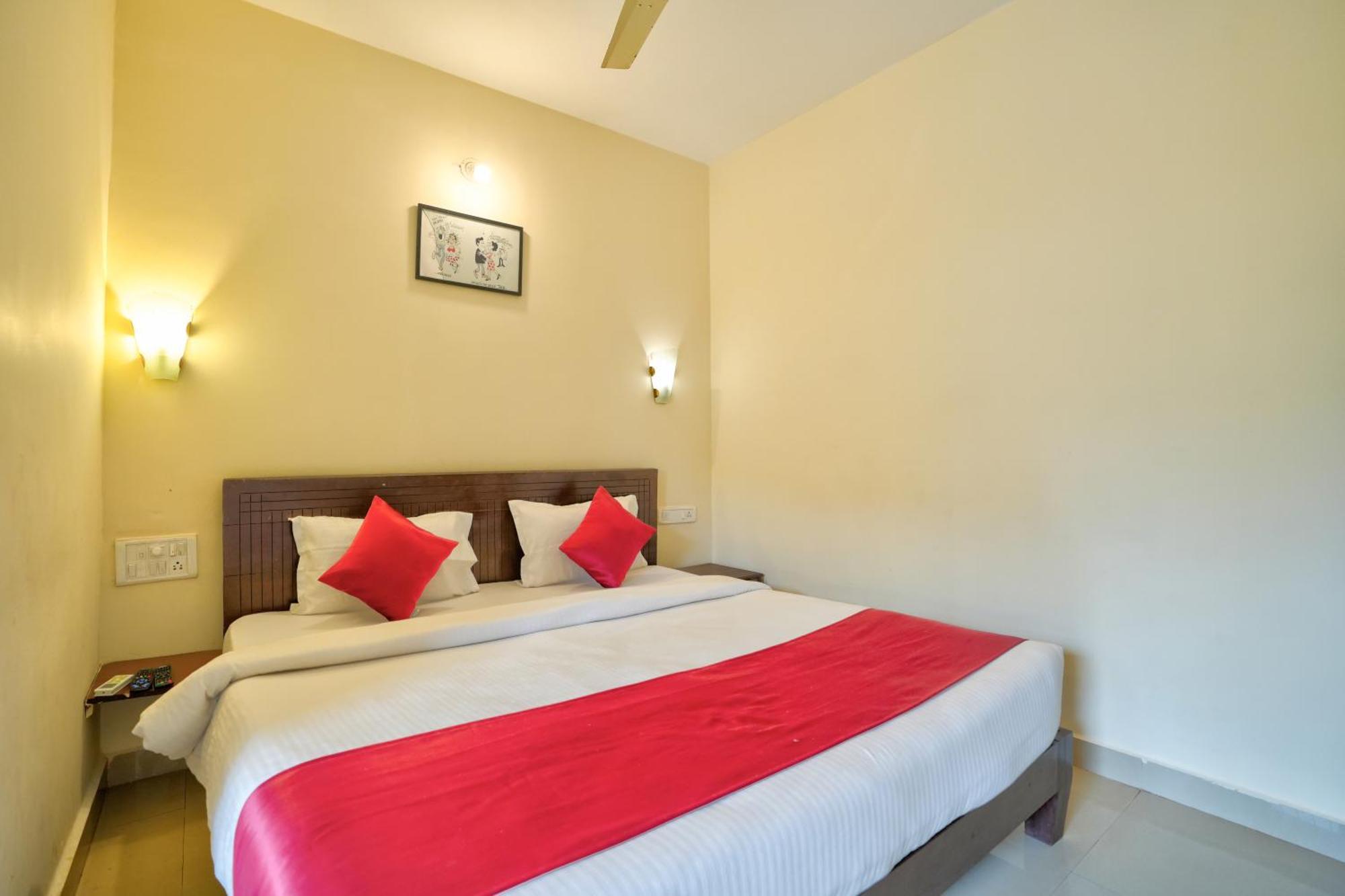 Hotel Salty Waves Baga Esterno foto