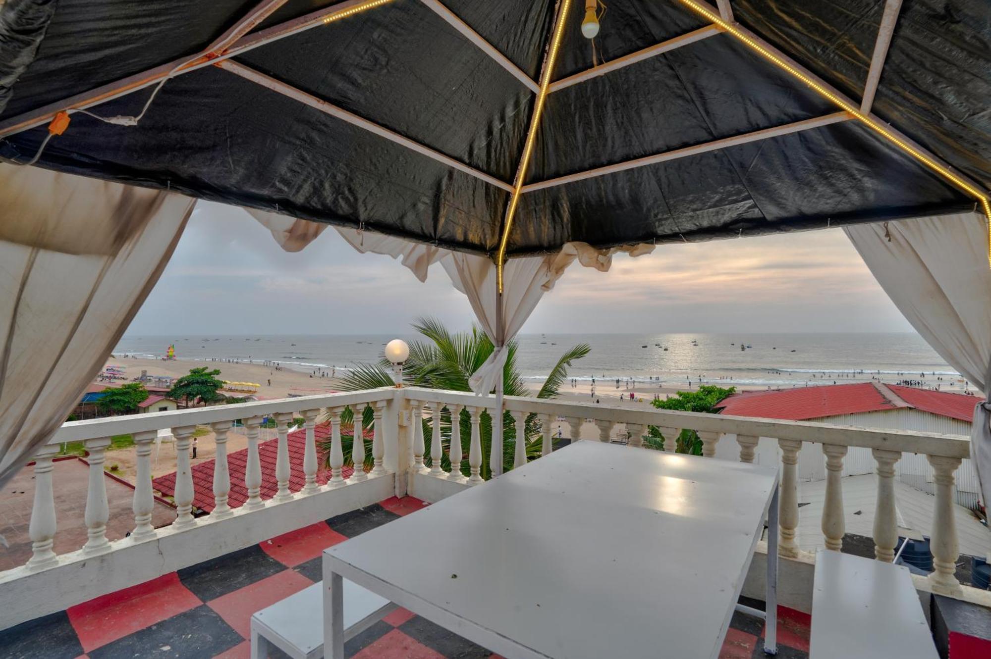 Hotel Salty Waves Baga Esterno foto