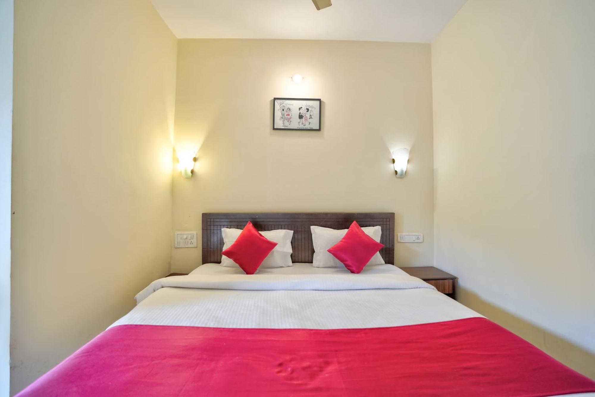 Hotel Salty Waves Baga Esterno foto