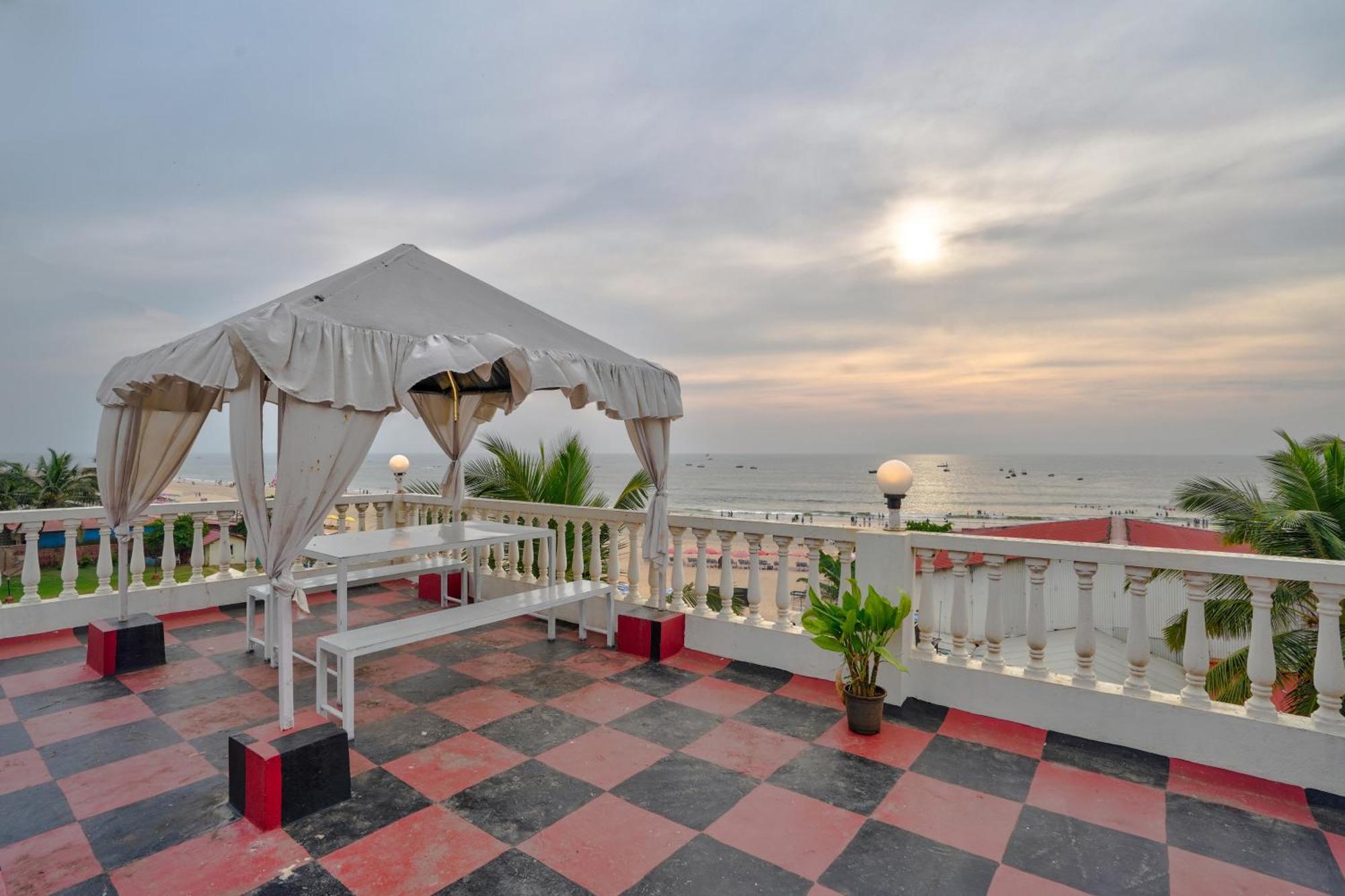 Hotel Salty Waves Baga Esterno foto