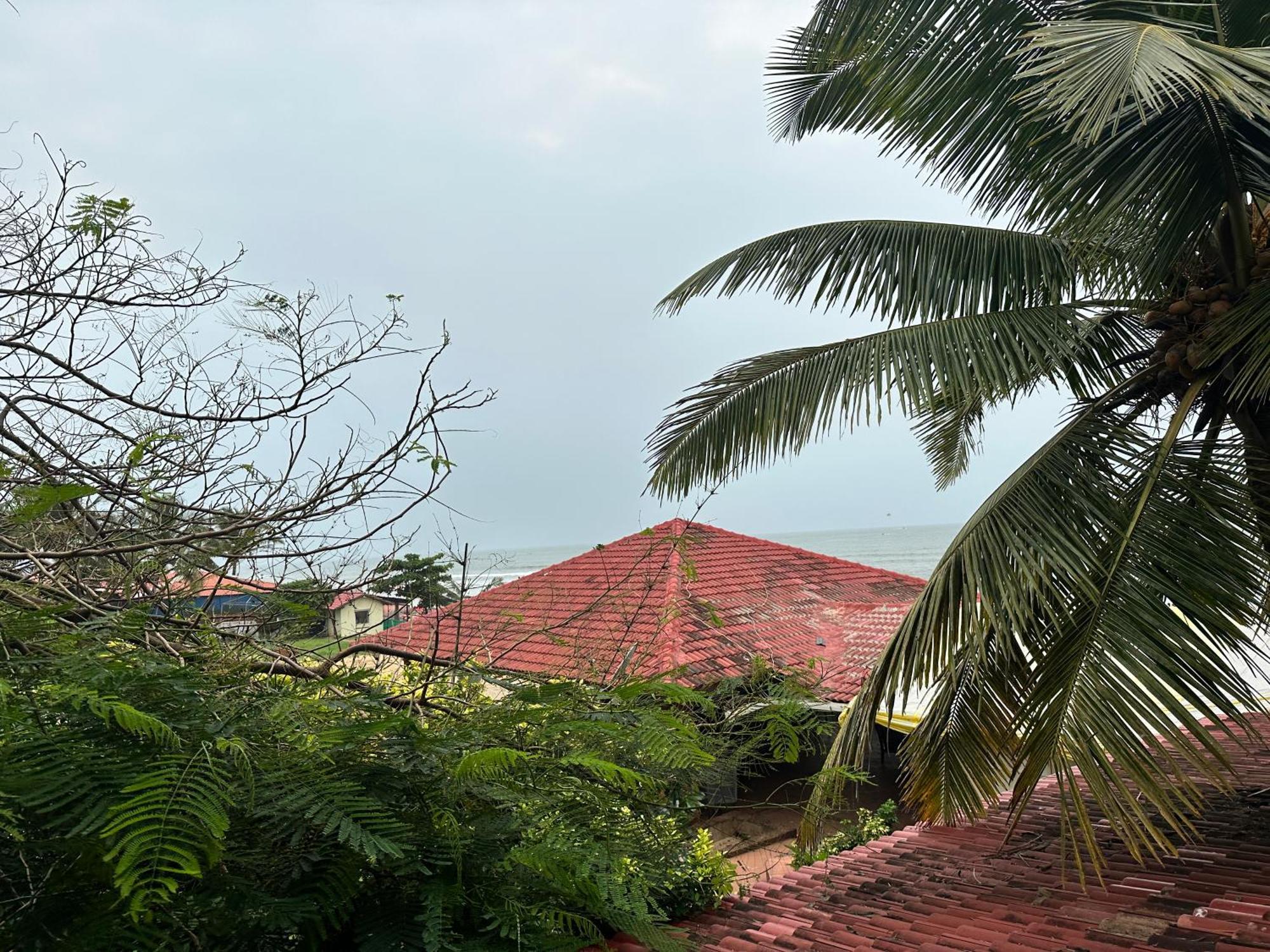 Hotel Salty Waves Baga Esterno foto