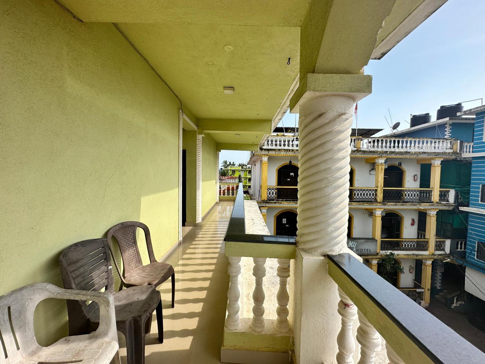 Hotel Salty Waves Baga Esterno foto